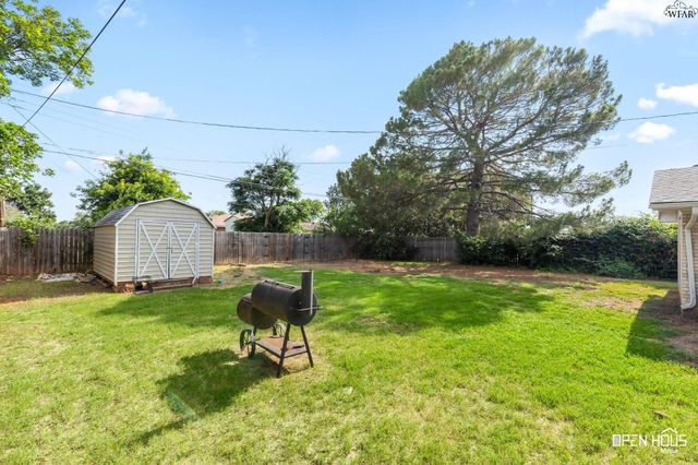 711 W REBECCA AVENUE, Iowa Park, TX 76367