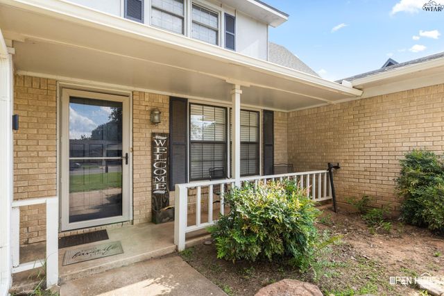 711 W REBECCA AVENUE, Iowa Park, TX 76367