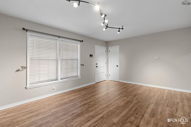 711 W REBECCA AVENUE, Iowa Park, TX 76367
