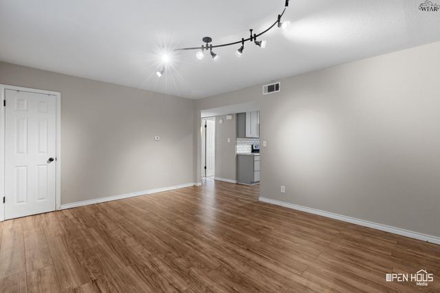 711 W REBECCA AVENUE, Iowa Park, TX 76367