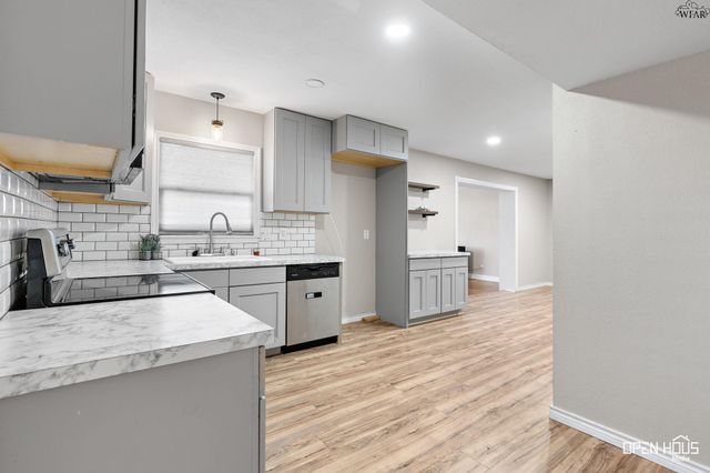 711 W REBECCA AVENUE, Iowa Park, TX 76367