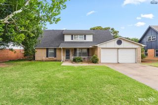711 W REBECCA AVENUE, Iowa Park, TX 76367
