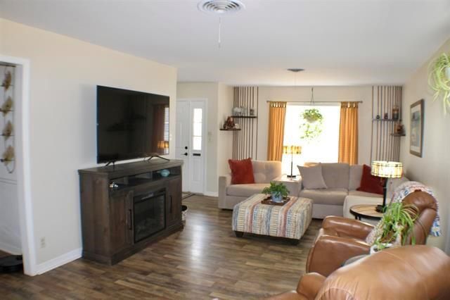 3250 Minglewood Drive, Beaumont, TX 77703