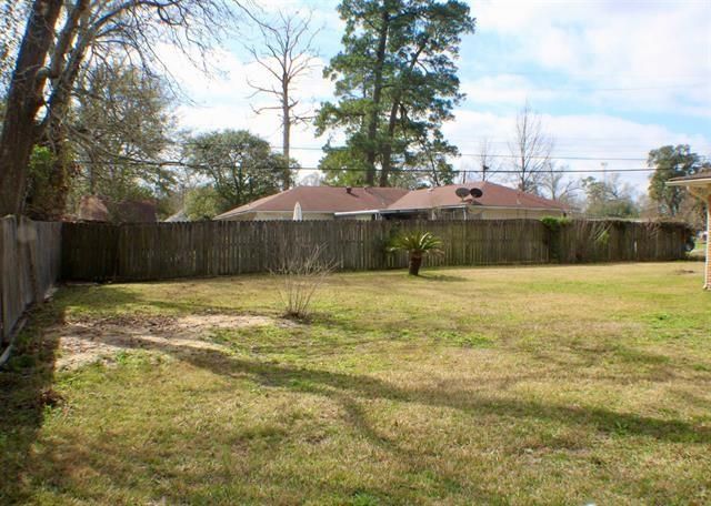 3250 Minglewood Drive, Beaumont, TX 77703