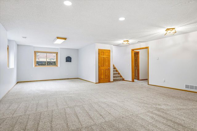 15042 Raven Street NW, Andover, MN 55304