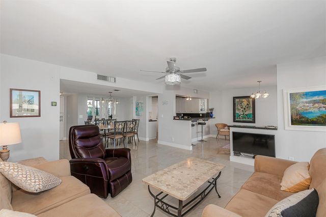 2017 S Ocean Drive 307, Hallandale Beach, FL 33009