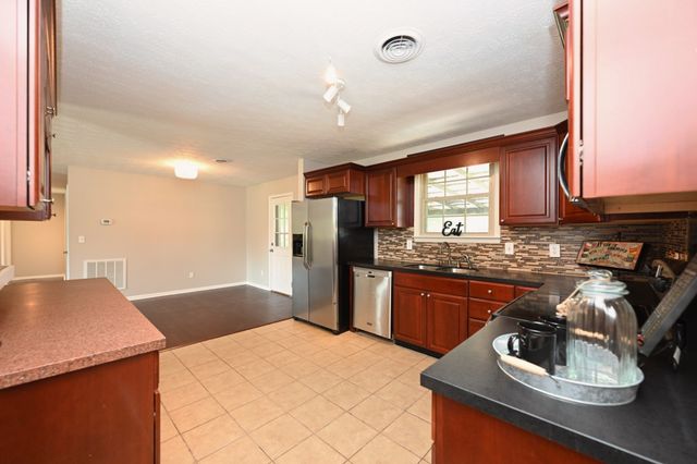 102 Ash Ct, Ashland City, TN 37015