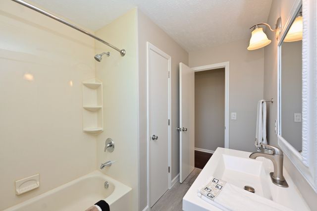 102 Ash Ct, Ashland City, TN 37015
