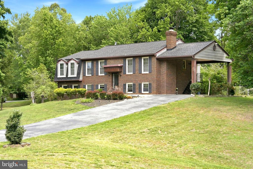 1108 E PATUXENT DR, La Plata, MD 20646