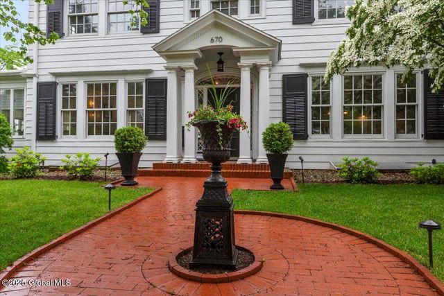 670 Western Avenue, Albany, NY 12203