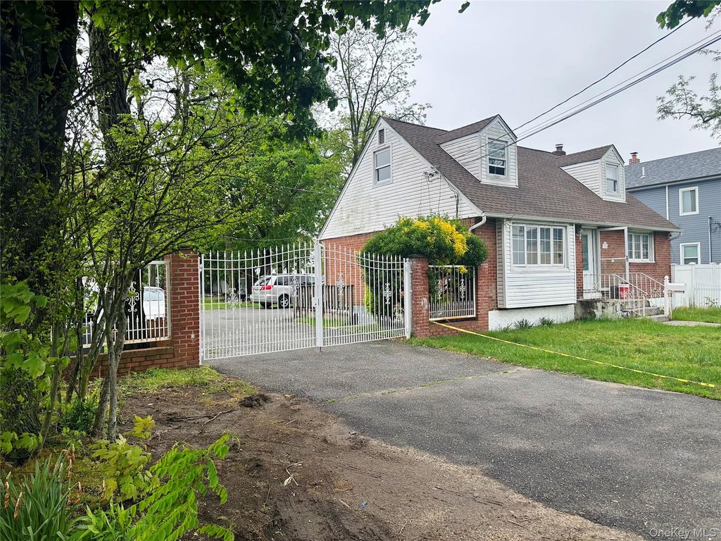 224 Park Avenue, Roosevelt, NY 11575 — exterior