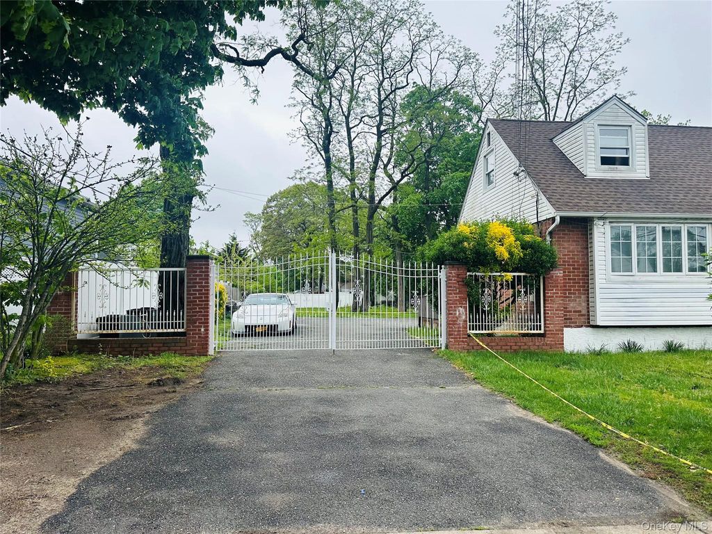 224 Park Avenue, Roosevelt, NY 11575 — photo 2