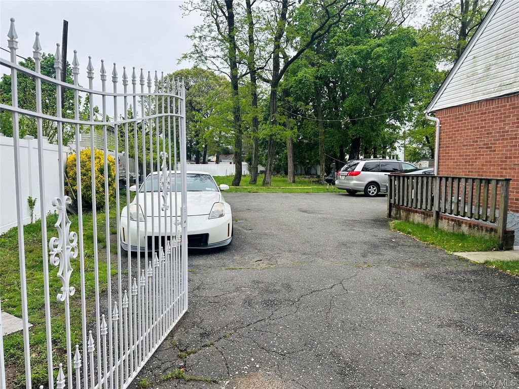 224 Park Avenue, Roosevelt, NY 11575 — photo 4