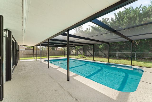 5310 Echo Pines Circle E, Fort Pierce, FL 34951