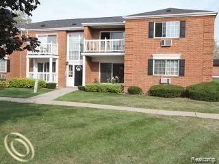 2420-D Parmenter Boulevard 212, Royal Oak, MI 48073