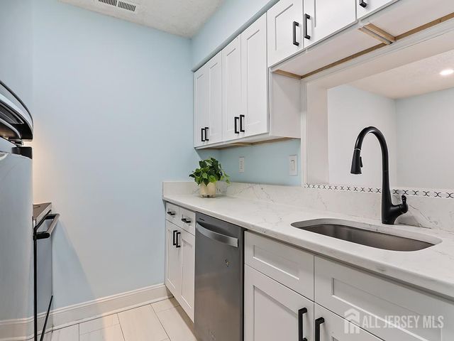 1913 ravens crest Drive, Plainsboro, NJ 08536