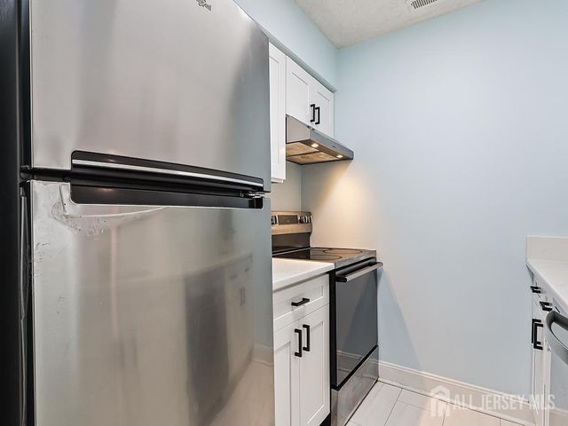 1913 ravens crest Drive, Plainsboro, NJ 08536