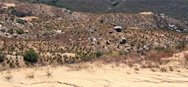 32 W Decker Canyon Road, Lake Elsinore, CA 92530