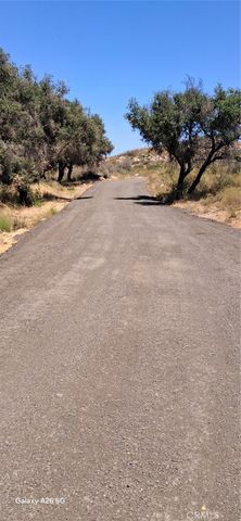 32 W Decker Canyon Road, Lake Elsinore, CA 92530
