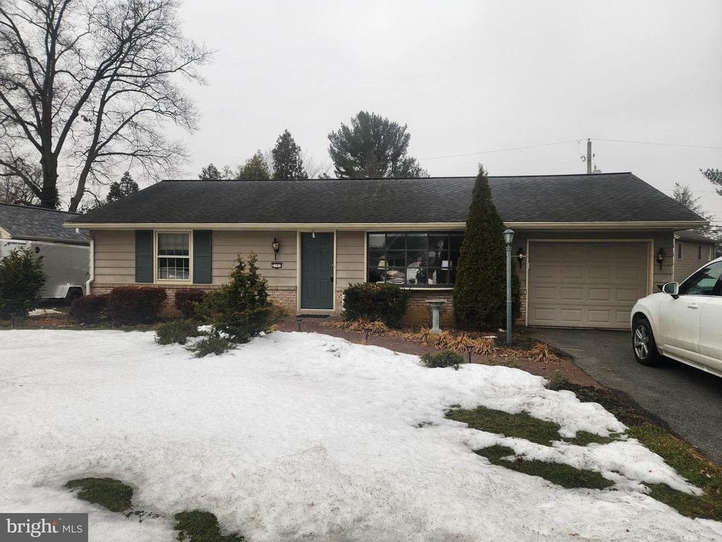 Image 2 of property listing at 2707 KIMBERLY RD, Lancaster, PA 17603