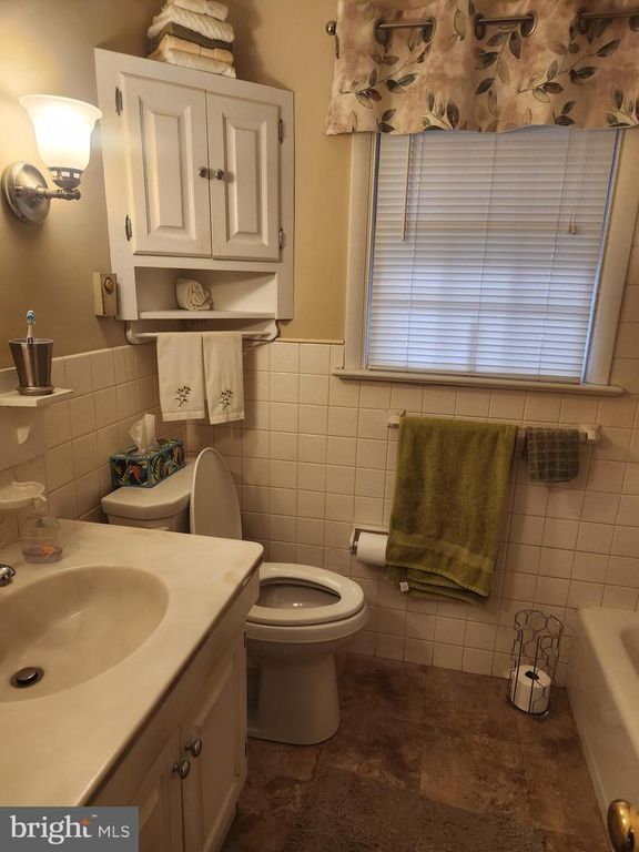 Image 5 of property listing at 2707 KIMBERLY RD, Lancaster, PA 17603