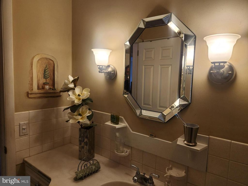 Image 6 of property listing at 2707 KIMBERLY RD, Lancaster, PA 17603