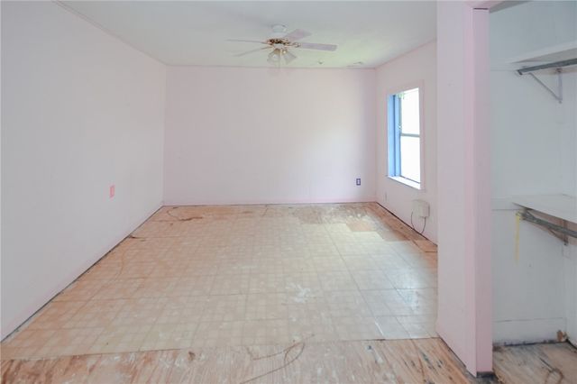 800 Brown St, George West, TX 78022