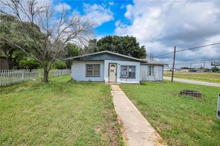 800 Brown St, George West, TX 78022