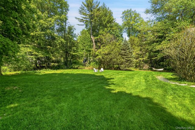 17 Woodbrook Road, Pleasantville, NY 10570
