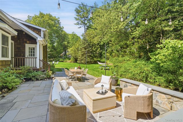 17 Woodbrook Road, Pleasantville, NY 10570