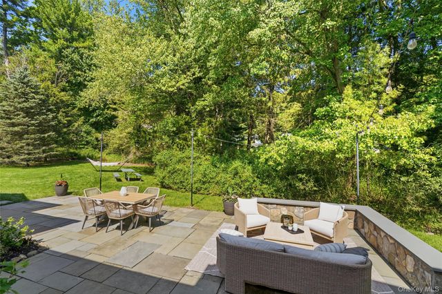 17 Woodbrook Road, Pleasantville, NY 10570