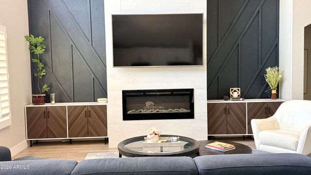 3879 E AMBERWOOD Drive, Phoenix, AZ 85048