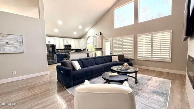 3879 E AMBERWOOD Drive, Phoenix, AZ 85048