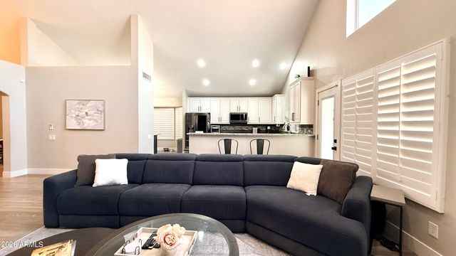 3879 E AMBERWOOD Drive, Phoenix, AZ 85048