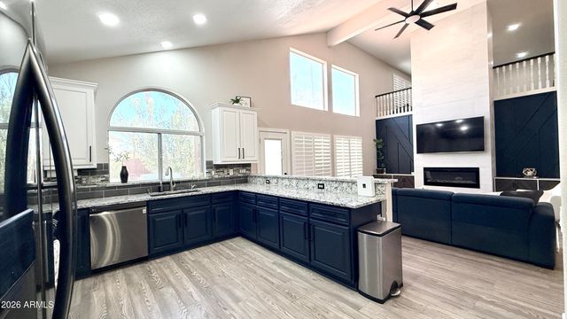 3879 E AMBERWOOD Drive, Phoenix, AZ 85048