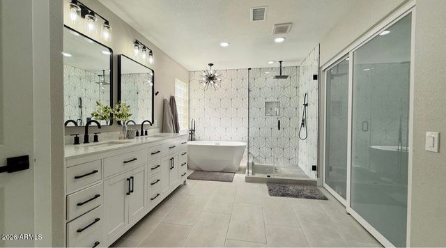 3879 E AMBERWOOD Drive, Phoenix, AZ 85048