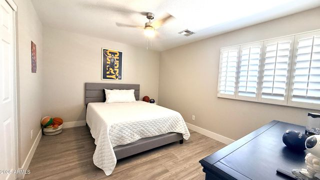 3879 E AMBERWOOD Drive, Phoenix, AZ 85048