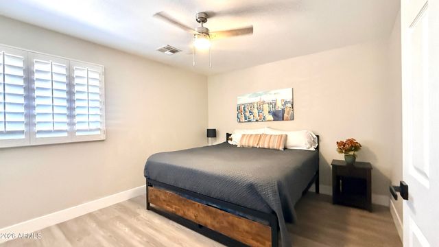 3879 E AMBERWOOD Drive, Phoenix, AZ 85048