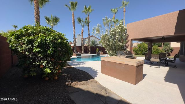 3879 E AMBERWOOD Drive, Phoenix, AZ 85048
