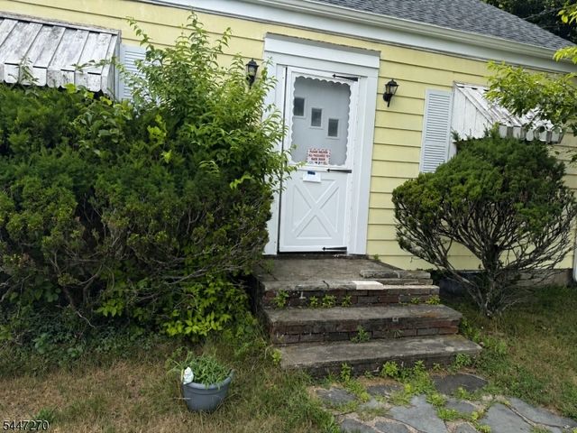 304 Goffle Rd, Hawthorne Boro, NJ 07506
