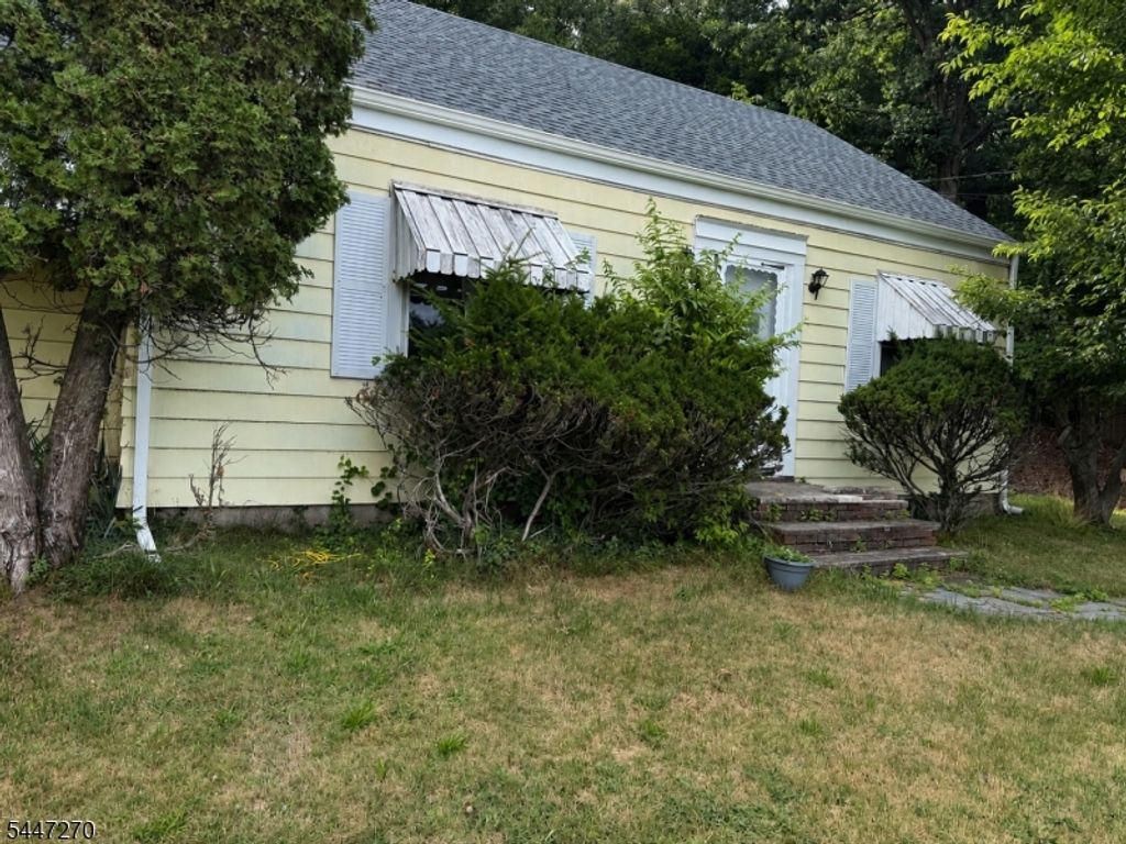 304 Goffle Rd, Hawthorne Boro, NJ 07506