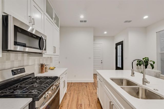 217 W Yarmouth Street, Dallas, TX 75208