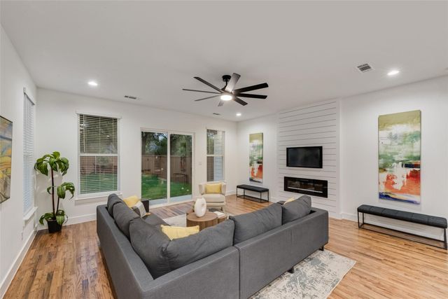 217 W Yarmouth Street, Dallas, TX 75208