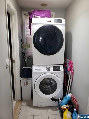 39 Tuttle Street, Wallington, NJ 07057