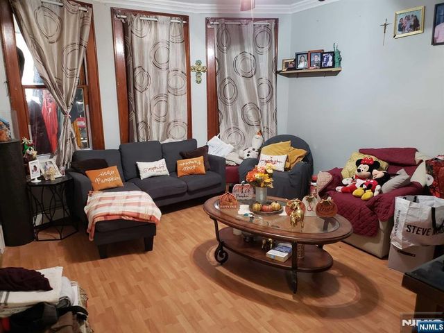 39 Tuttle Street, Wallington, NJ 07057