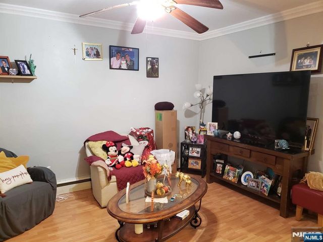 39 Tuttle Street, Wallington, NJ 07057