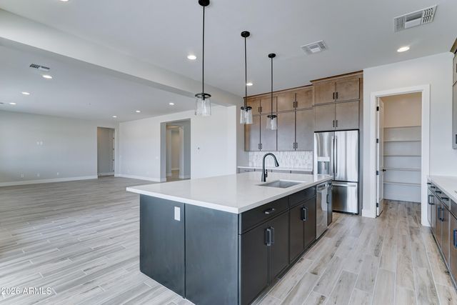 4075 W Silverdale Road, San Tan Valley, AZ 85144