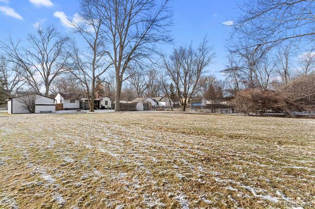 3375 Grant Road, Rochester Hills, MI 48309