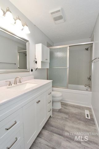 2206 N Galway Dr, Meridian, ID 83646