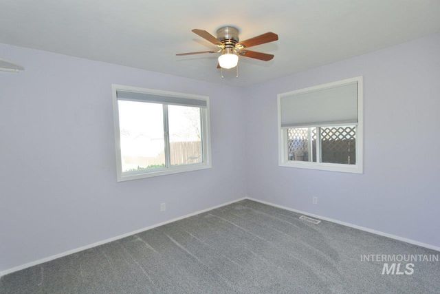 2206 N Galway Dr, Meridian, ID 83646